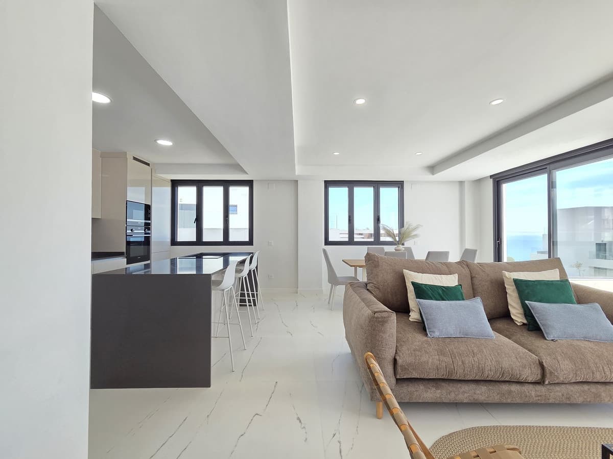 Middle Floor Apartment in Estepona — photo 4 of 10