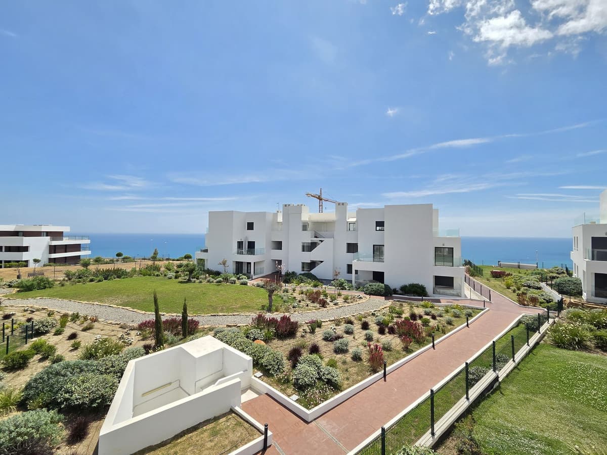Middle Floor Apartment in Estepona — photo 5 of 10