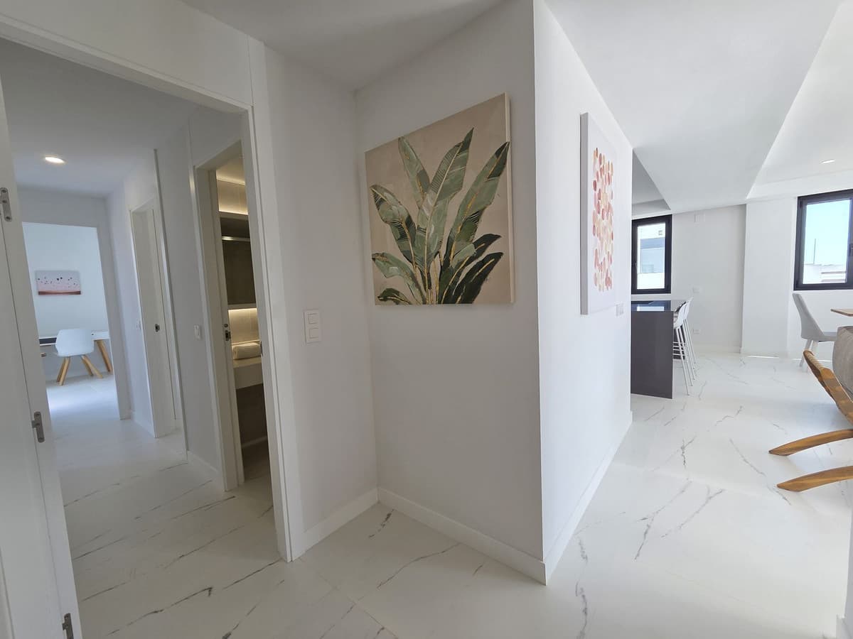 Middle Floor Apartment in Estepona — photo 8 of 10