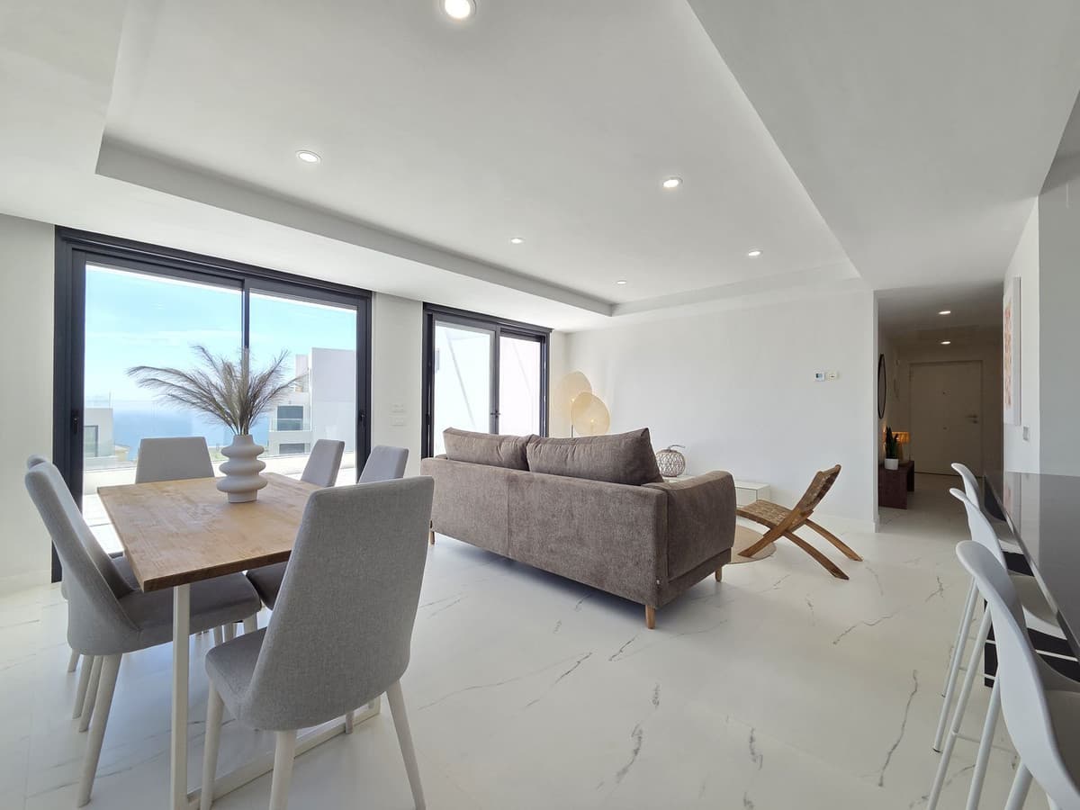Middle Floor Apartment in Estepona — photo 9 of 10