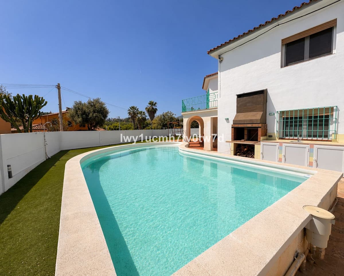 Detached Villa in Churriana — photo 1 of 10