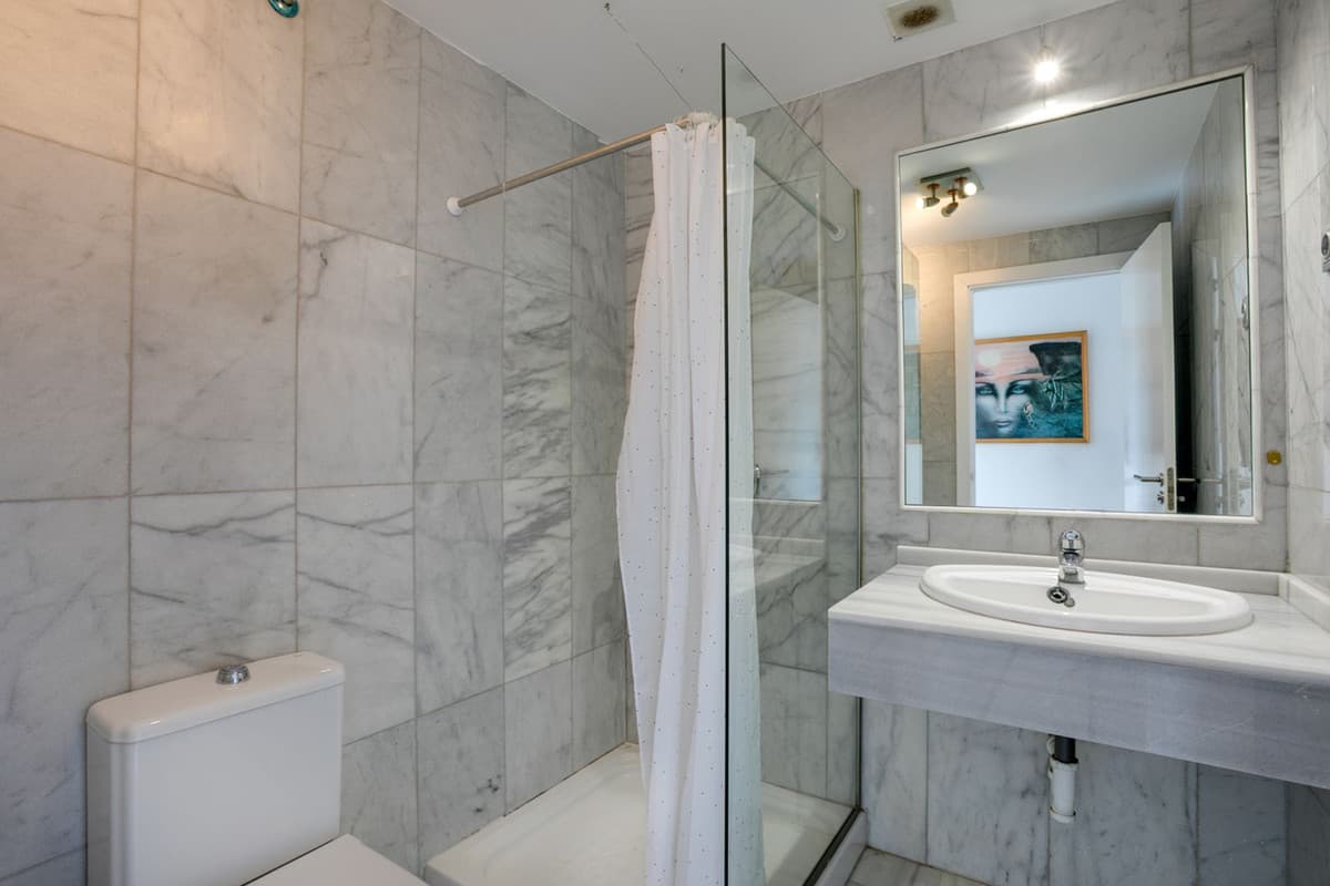 Middle Floor Apartment in Benahavís — photo 5 of 10