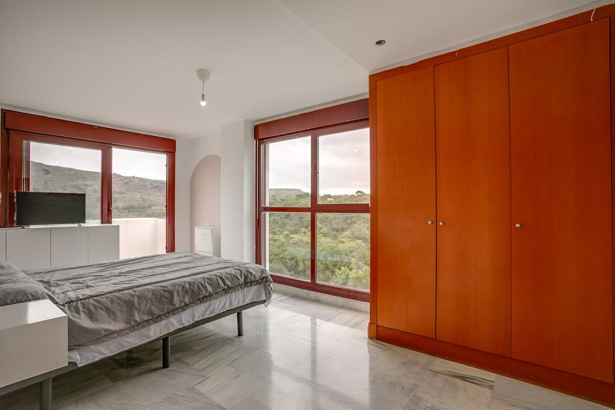 Middle Floor Apartment in Benahavís — photo 6 of 10