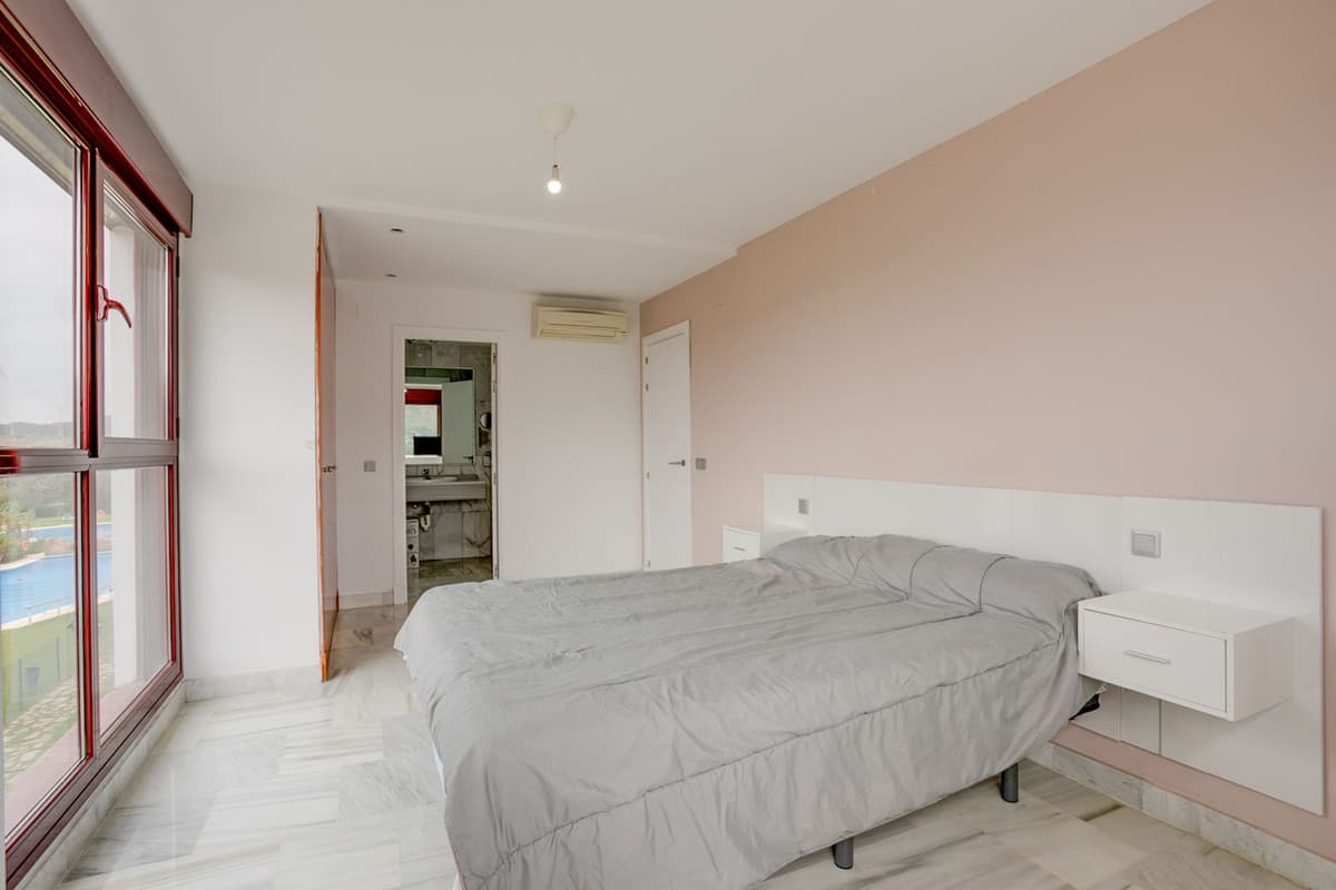 Middle Floor Apartment in Benahavís — photo 8 of 10