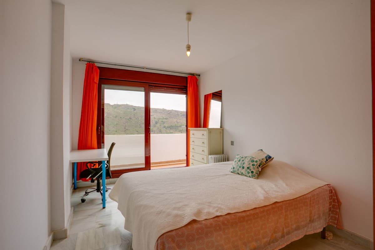Middle Floor Apartment in Benahavís — photo 10 of 10