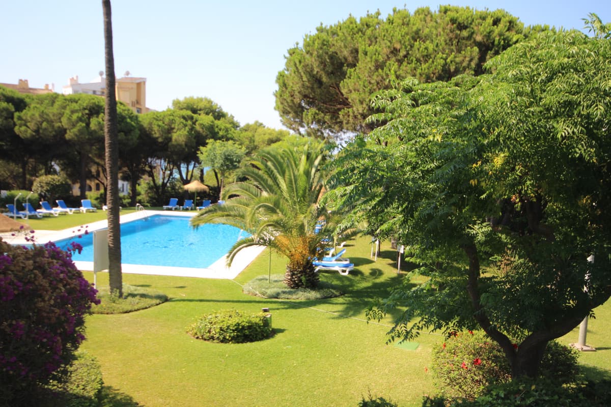 Middle Floor Apartment in Puerto de Cabopino — photo 2 of 10