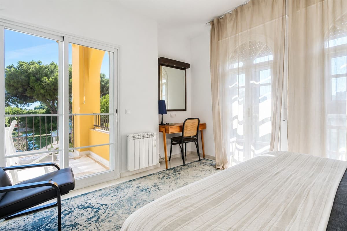 Middle Floor Apartment in Puerto de Cabopino — photo 7 of 10
