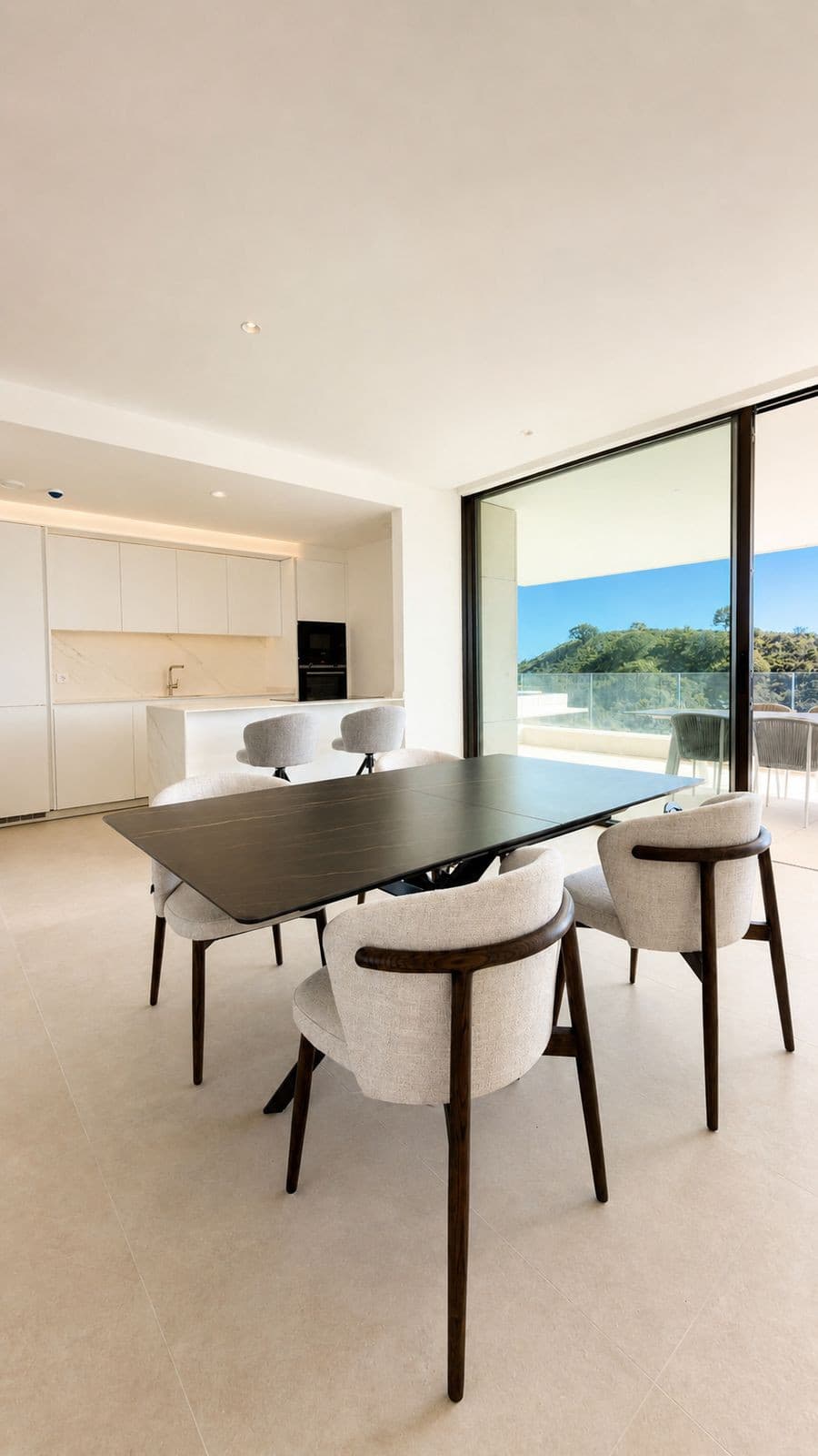 Middle Floor Apartment in La Quinta — photo 10 of 10