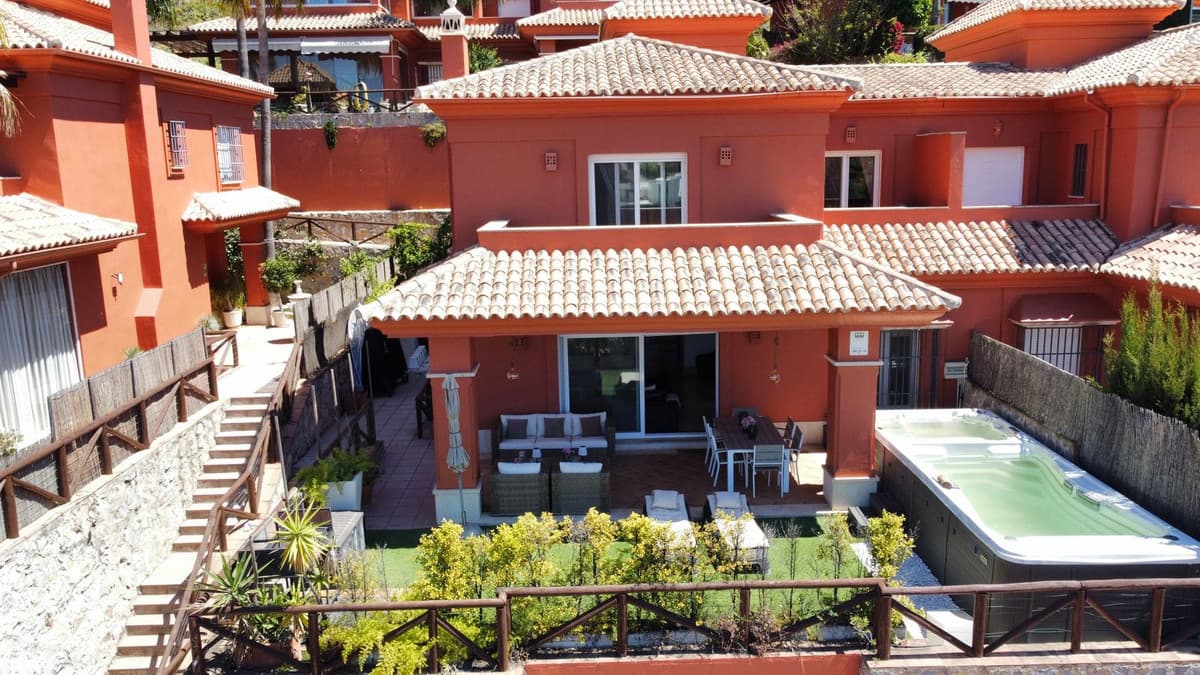 Semi-Detached House in Santa Clara — photo 2 of 10