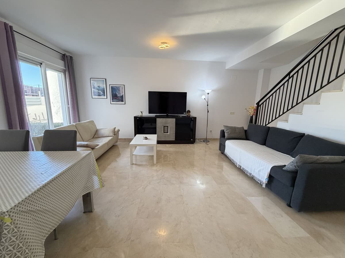 Ground Floor Apartment in Estepona — photo 3 of 10
