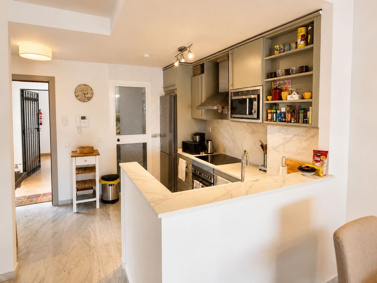 Middle Floor Apartment in Calahonda — photo 2 of 10