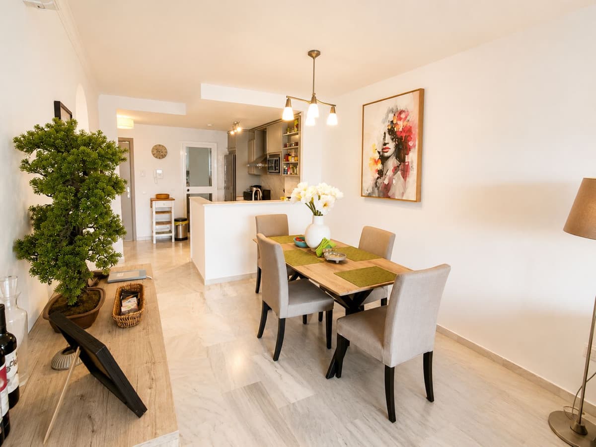 Middle Floor Apartment in Calahonda — photo 5 of 10