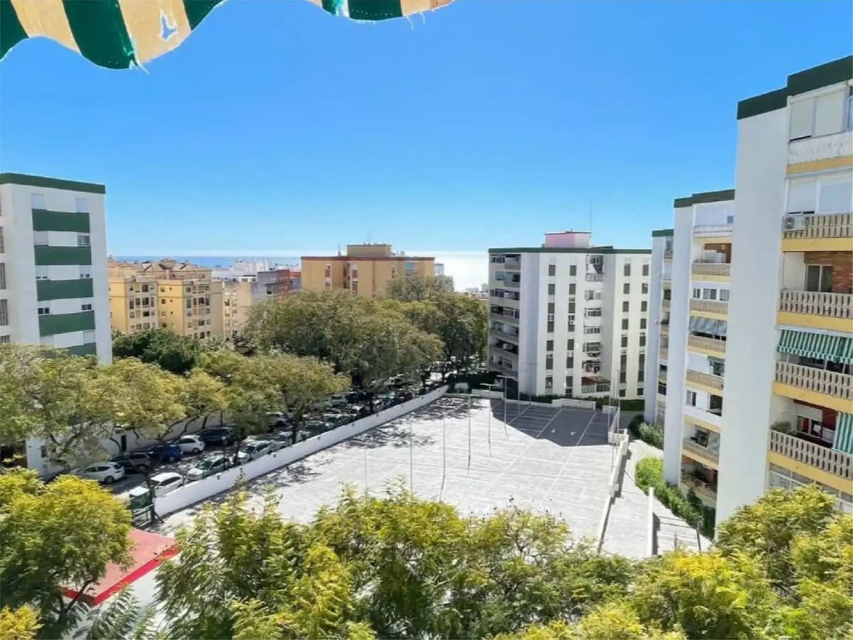 Middle Floor Apartment in Marbella — photo 1 of 10