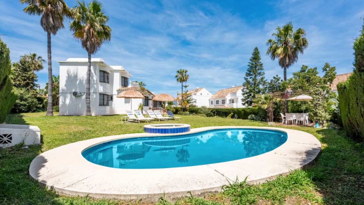 Detached Villa in Estepona — photo 2 of 10