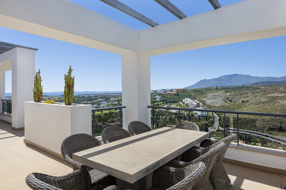 Penthouse in Benahavís — photo 3 of 10