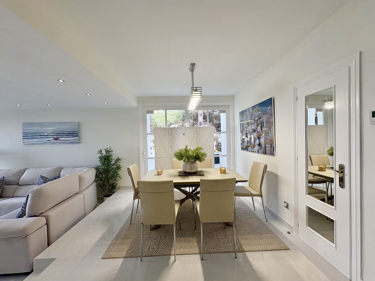Middle Floor Apartment in Elviria — photo 9 of 10