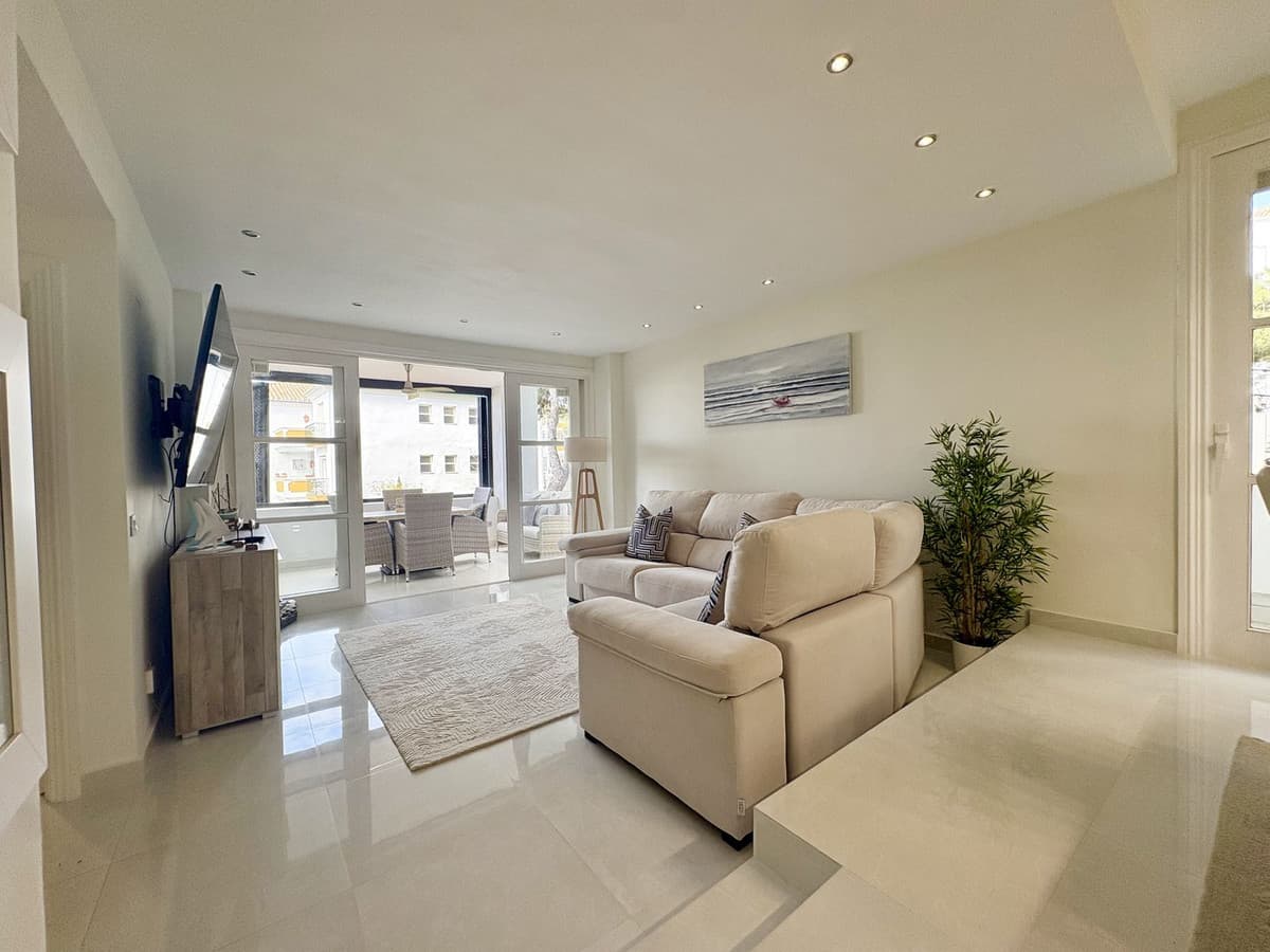 Middle Floor Apartment in Elviria — photo 10 of 10