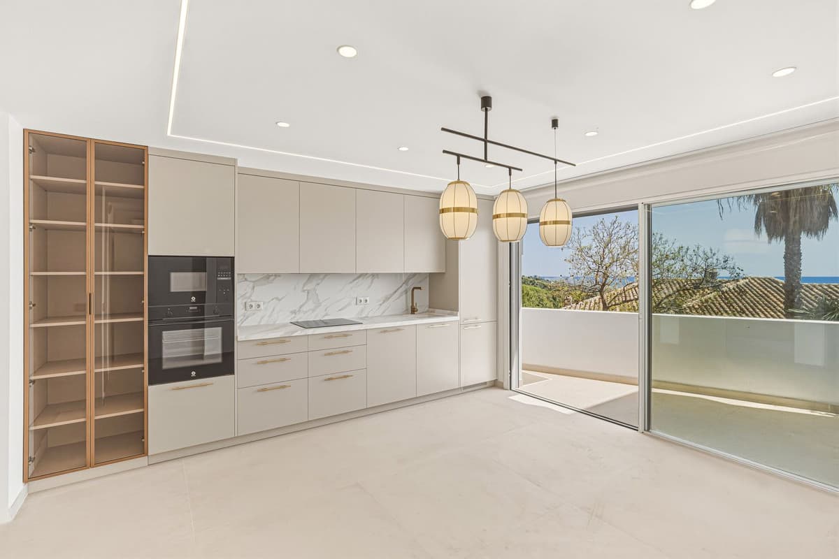 Townhouse in Altos de los Monteros — photo 2 of 10