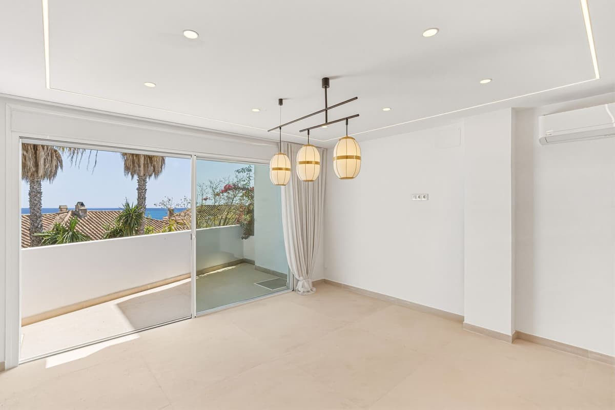 Townhouse in Altos de los Monteros — photo 3 of 10