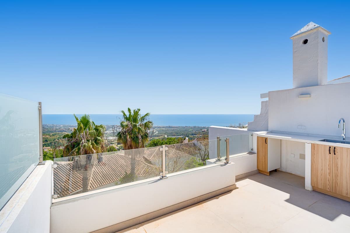 Townhouse in Altos de los Monteros — photo 4 of 10