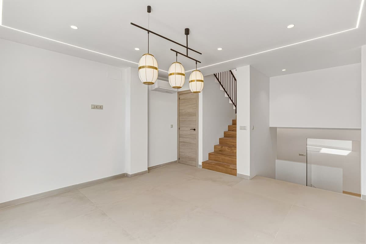 Townhouse in Altos de los Monteros — photo 7 of 10