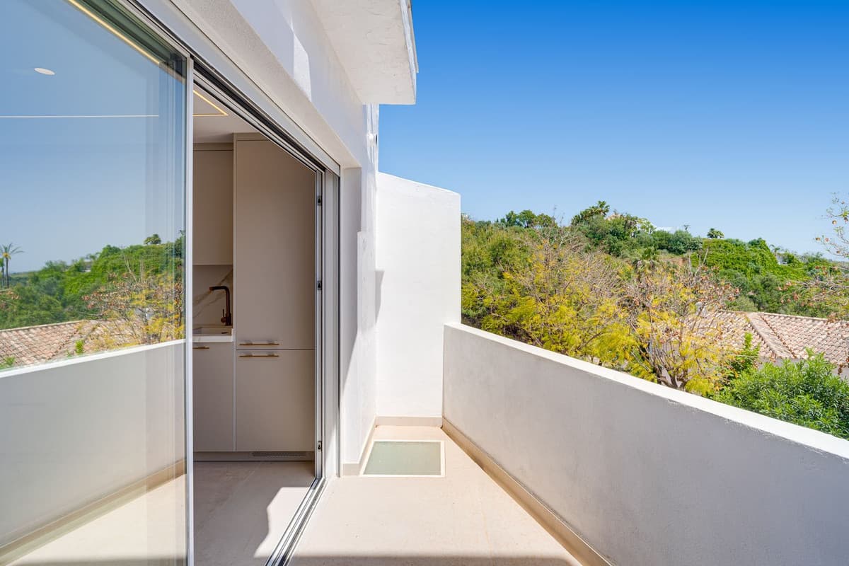 Townhouse in Altos de los Monteros — photo 9 of 10