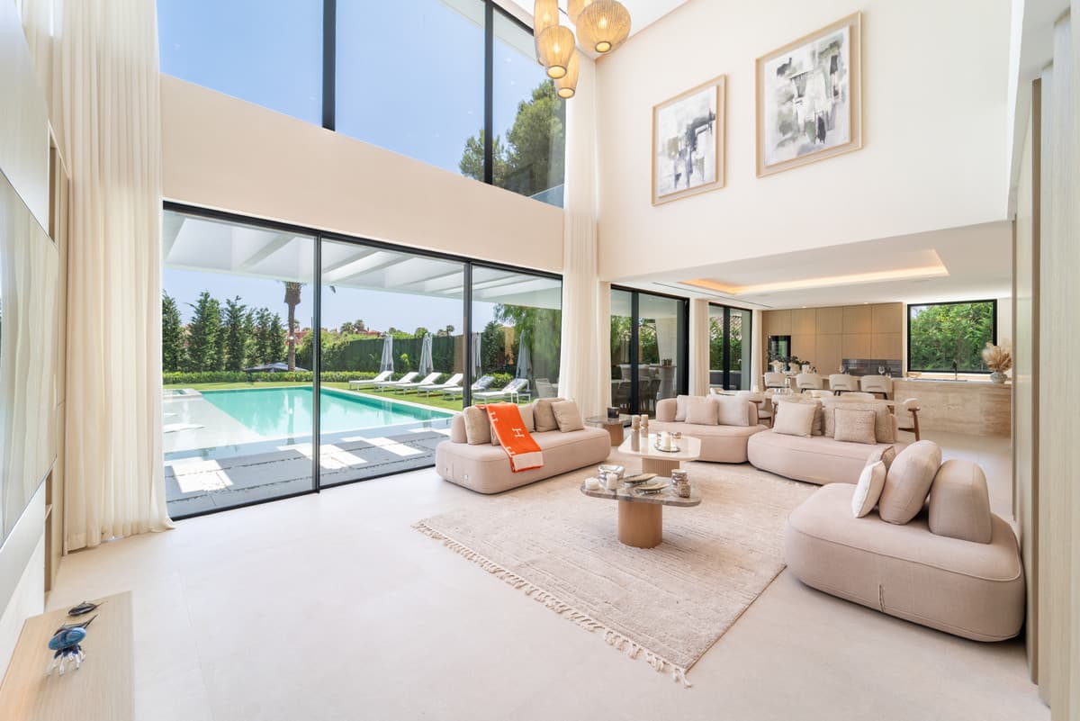 Detached Villa in Los Monteros — photo 2 of 10