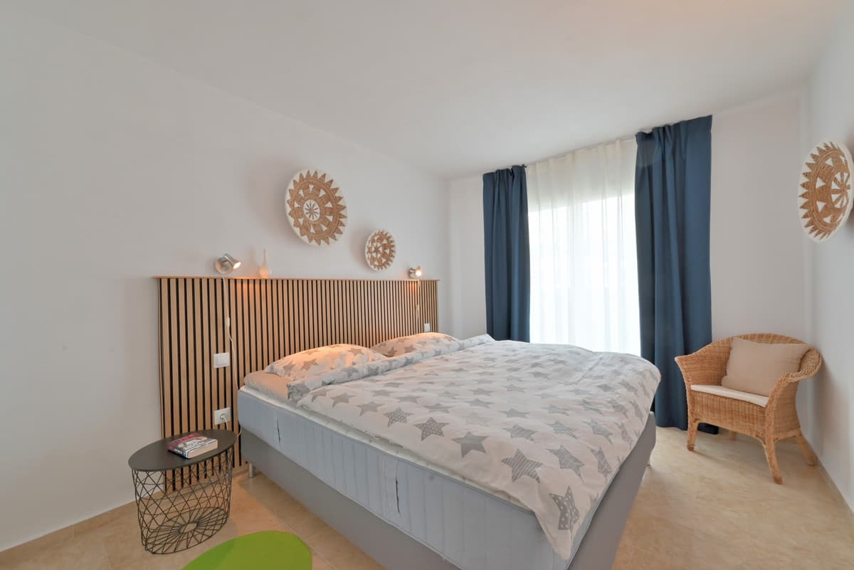 Middle Floor Apartment in Calahonda — photo 4 of 10