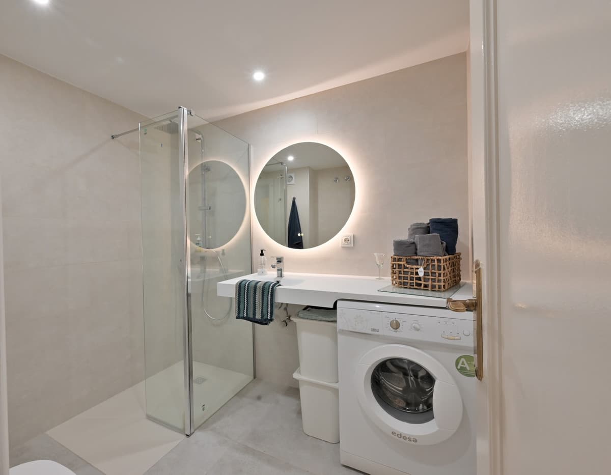 Middle Floor Apartment in Calahonda — photo 5 of 10