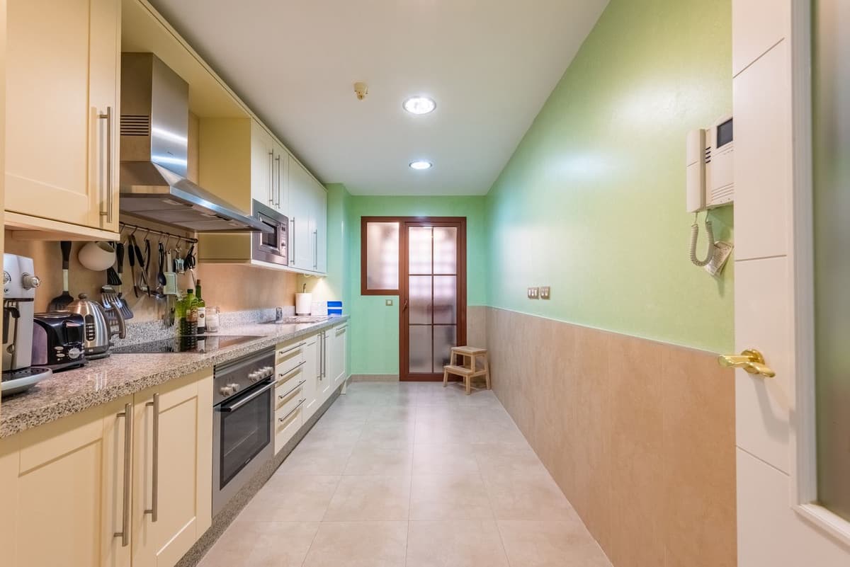 Middle Floor Apartment in Benahavís — photo 5 of 10