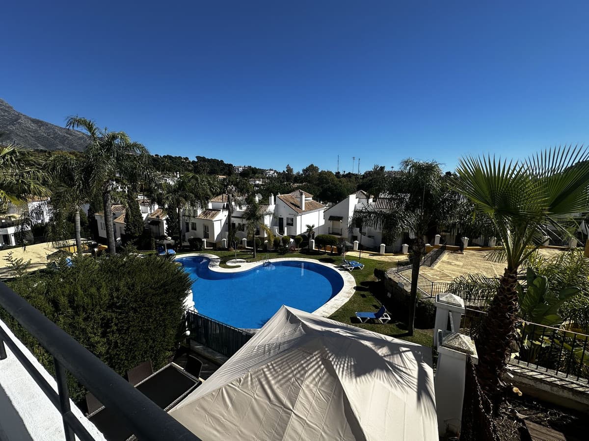 Middle Floor Apartment in Nueva Andalucía — photo 1 of 10