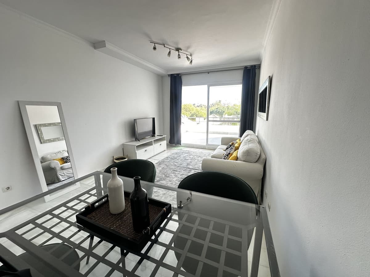 Middle Floor Apartment in Nueva Andalucía — photo 2 of 10