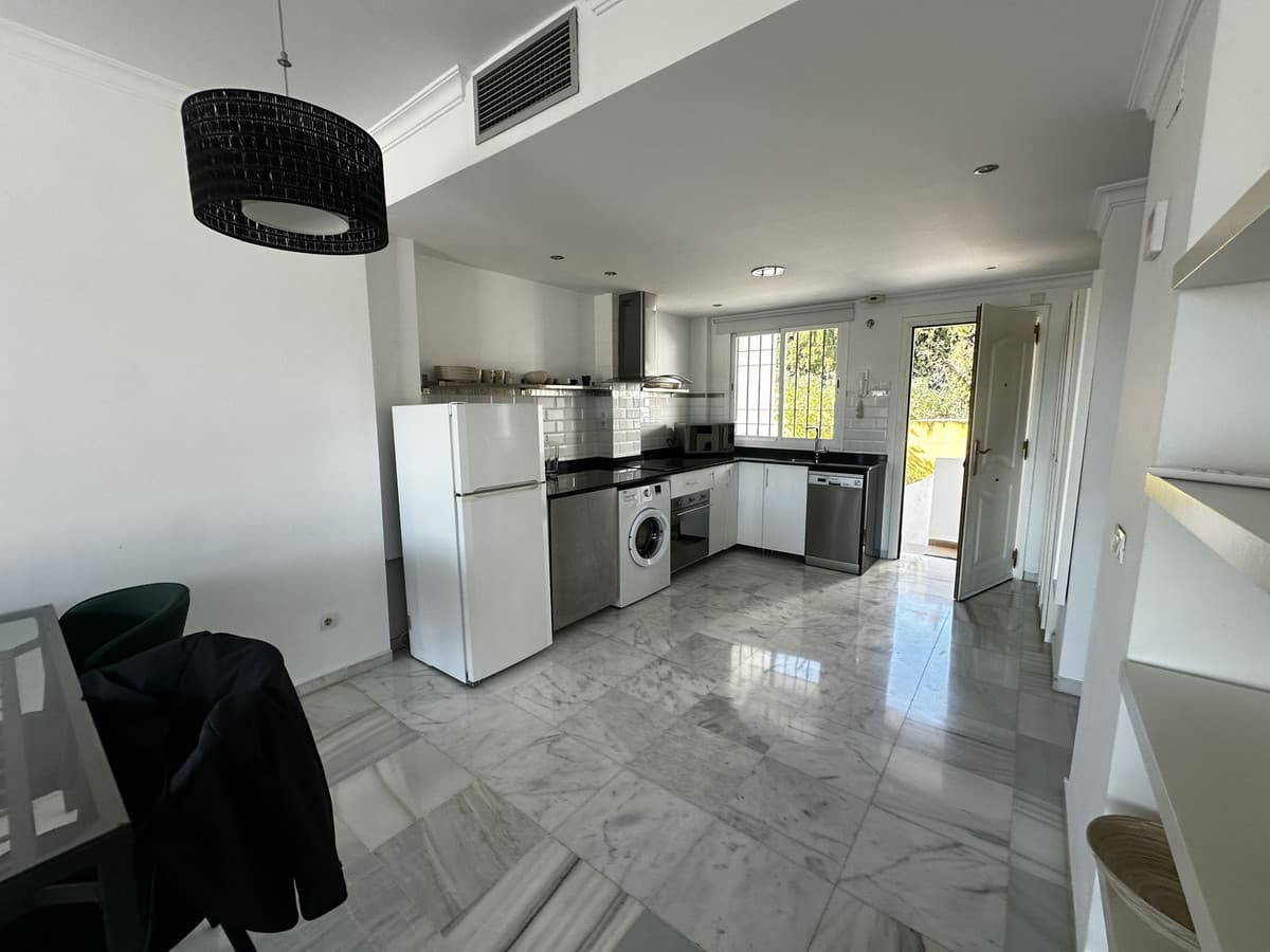 Middle Floor Apartment in Nueva Andalucía — photo 4 of 10