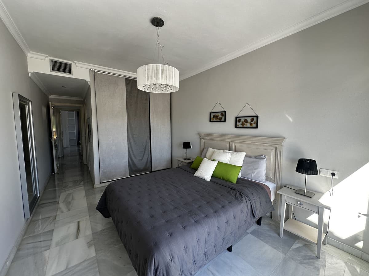 Middle Floor Apartment in Nueva Andalucía — photo 9 of 10