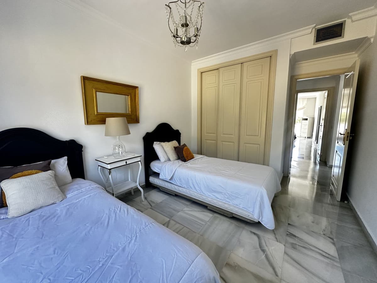Middle Floor Apartment in Nueva Andalucía — photo 10 of 10