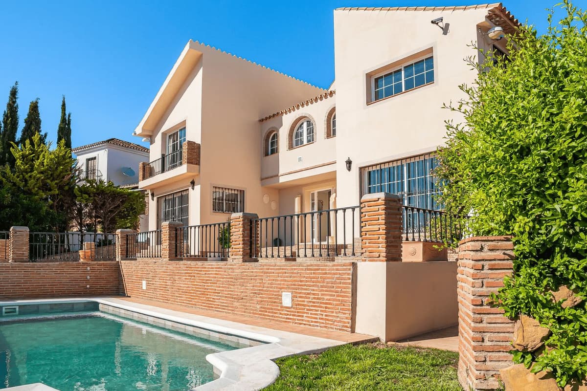 Detached Villa in Estepona — photo 1 of 10