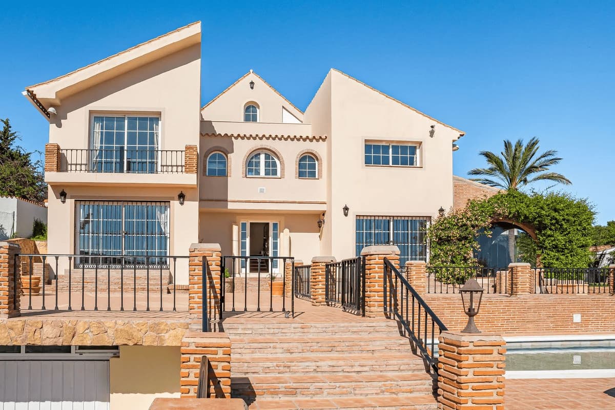 Detached Villa in Estepona — photo 2 of 10
