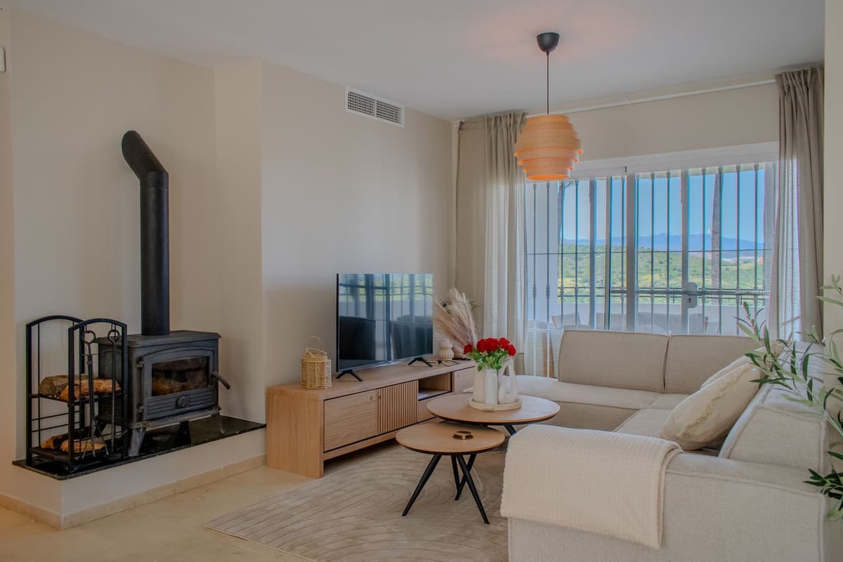 Middle Floor Apartment in Estepona — photo 5 of 10
