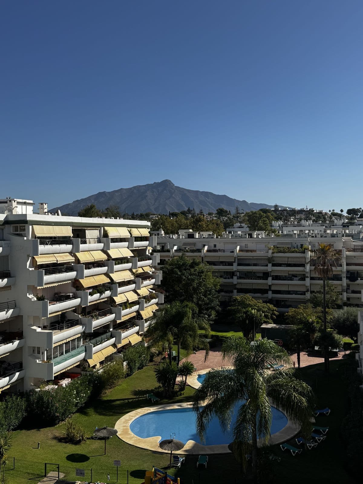Middle Floor Apartment in Guadalmina Alta — photo 1 of 10