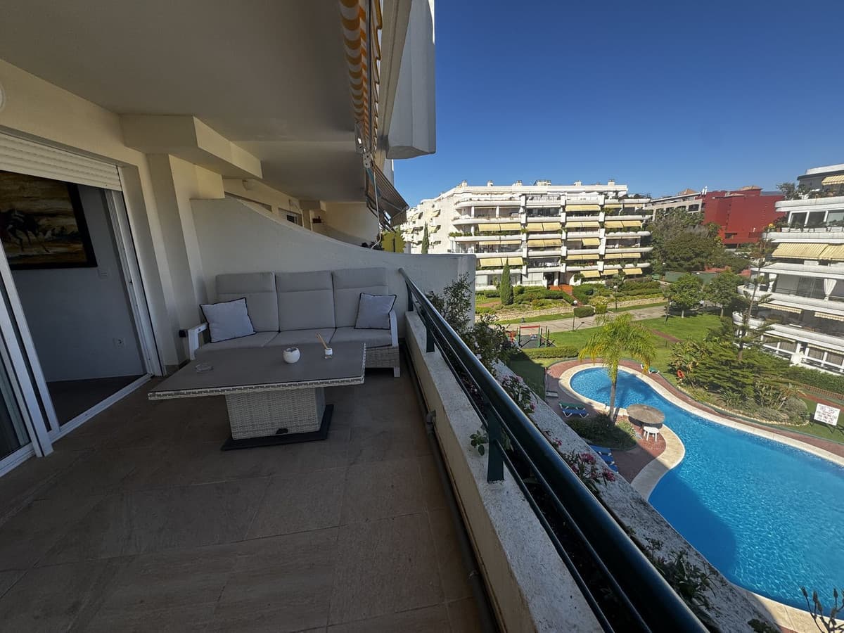 Middle Floor Apartment in Guadalmina Alta — photo 2 of 10