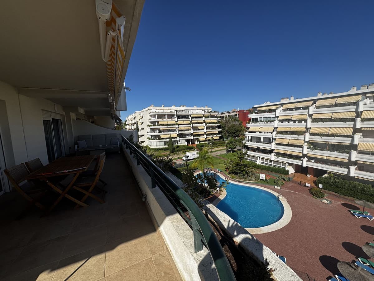 Middle Floor Apartment in Guadalmina Alta — photo 3 of 10