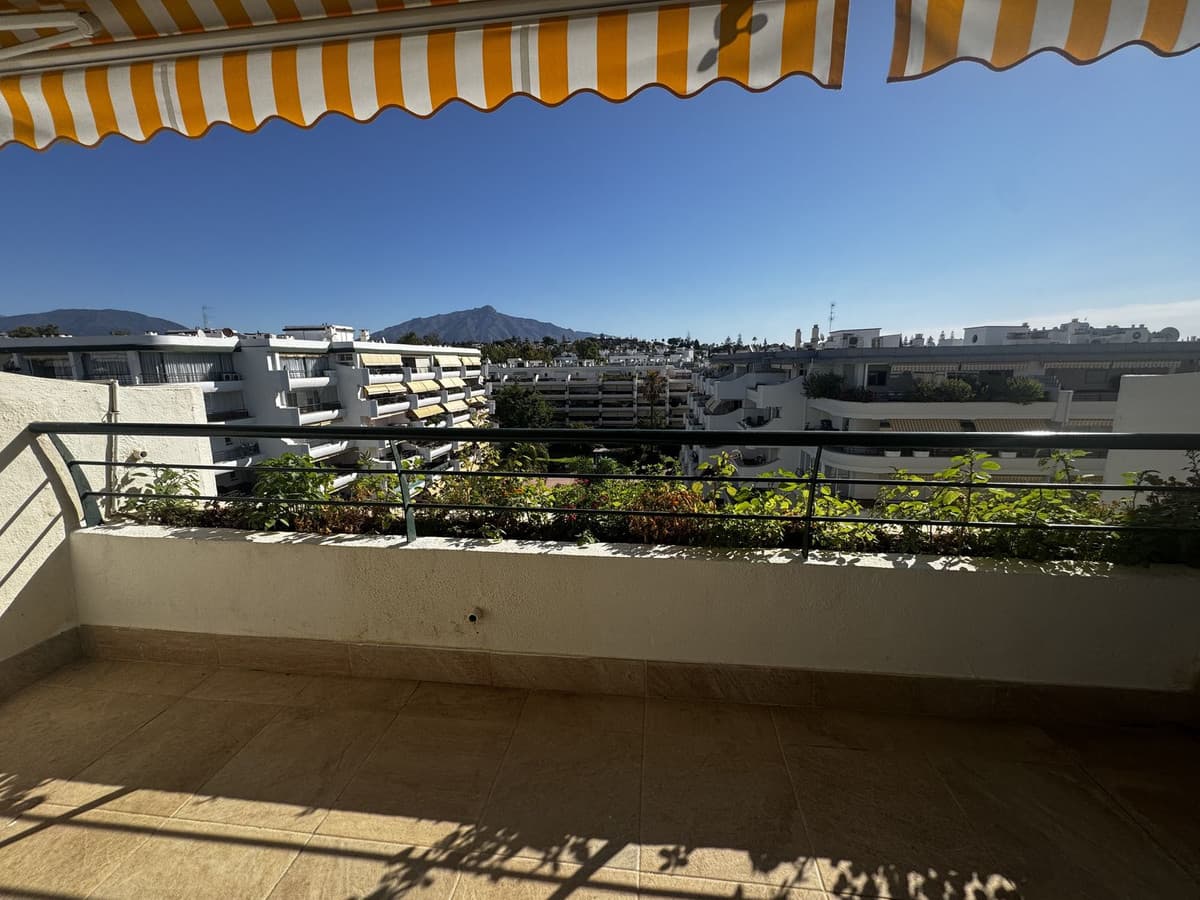 Middle Floor Apartment in Guadalmina Alta — photo 4 of 10