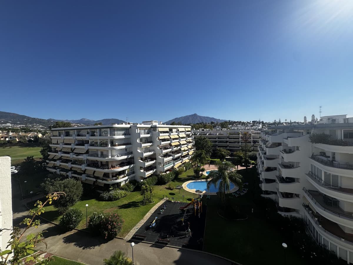 Middle Floor Apartment in Guadalmina Alta — photo 9 of 10
