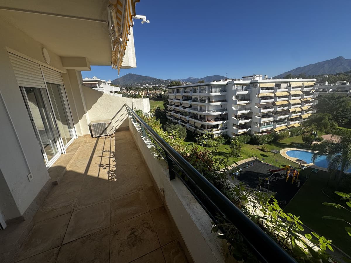 Middle Floor Apartment in Guadalmina Alta — photo 10 of 10
