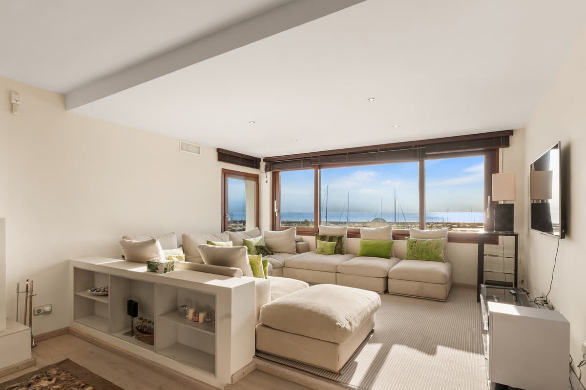 Middle Floor Apartment in Puerto Banús — photo 2 of 10