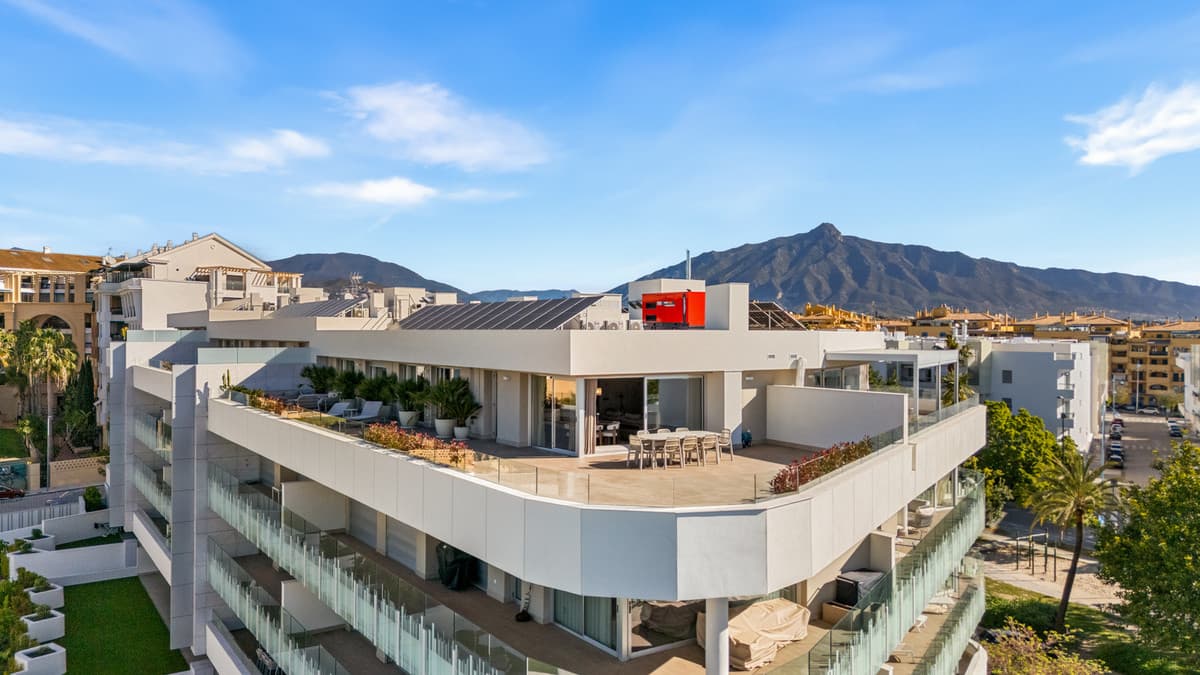 Penthouse in San Pedro de Alcántara — photo 1 of 10
