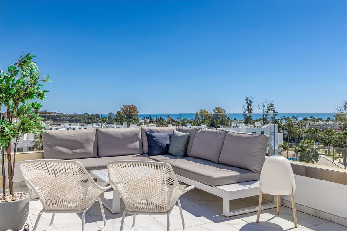 Penthouse Duplex in Bel Air — photo 1 of 10