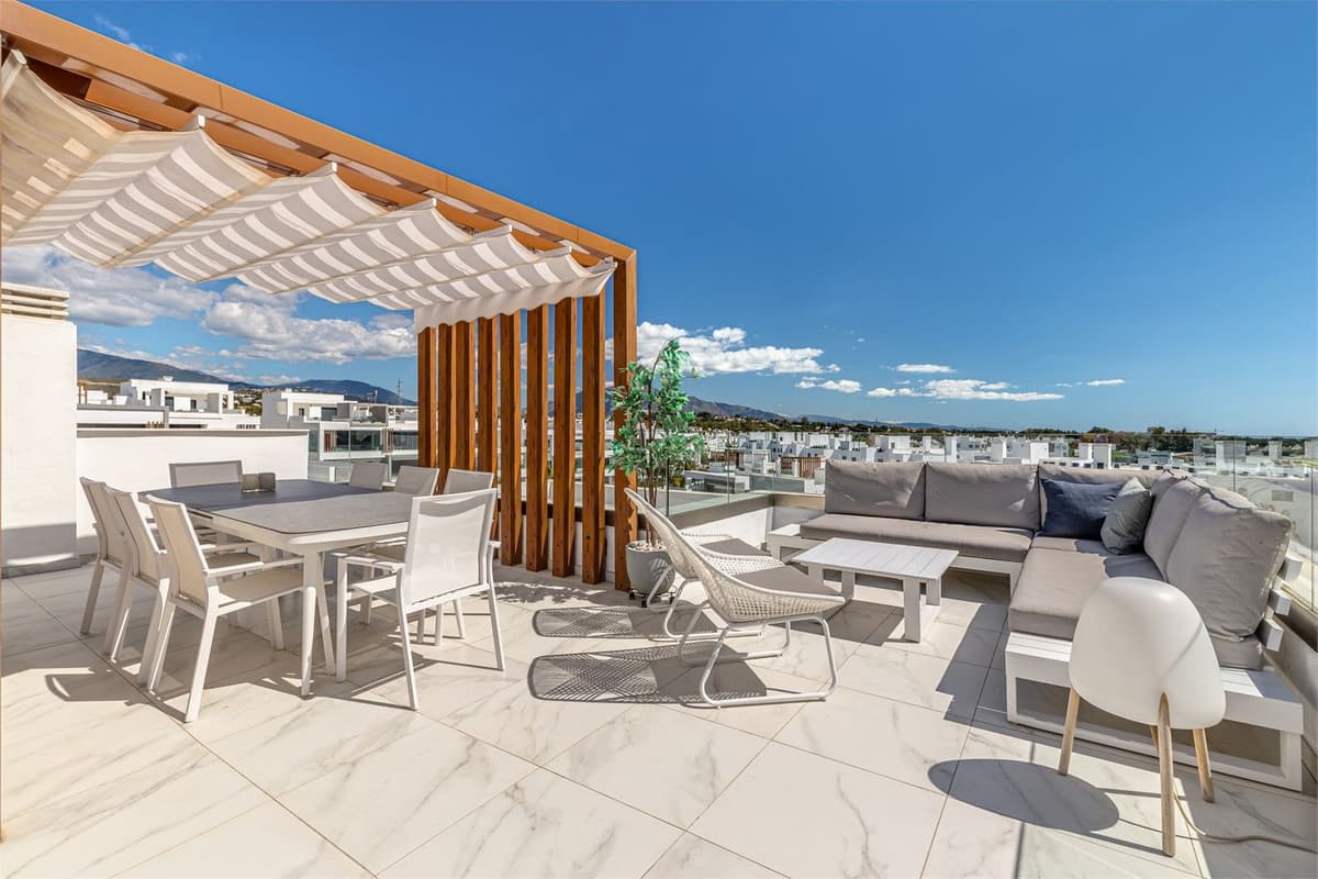 Penthouse Duplex in Bel Air — photo 2 of 10
