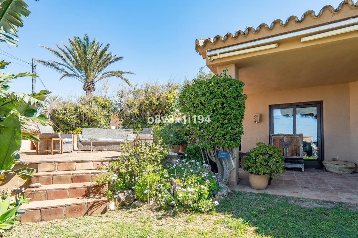 Detached Villa in Marbella — photo 3 of 10