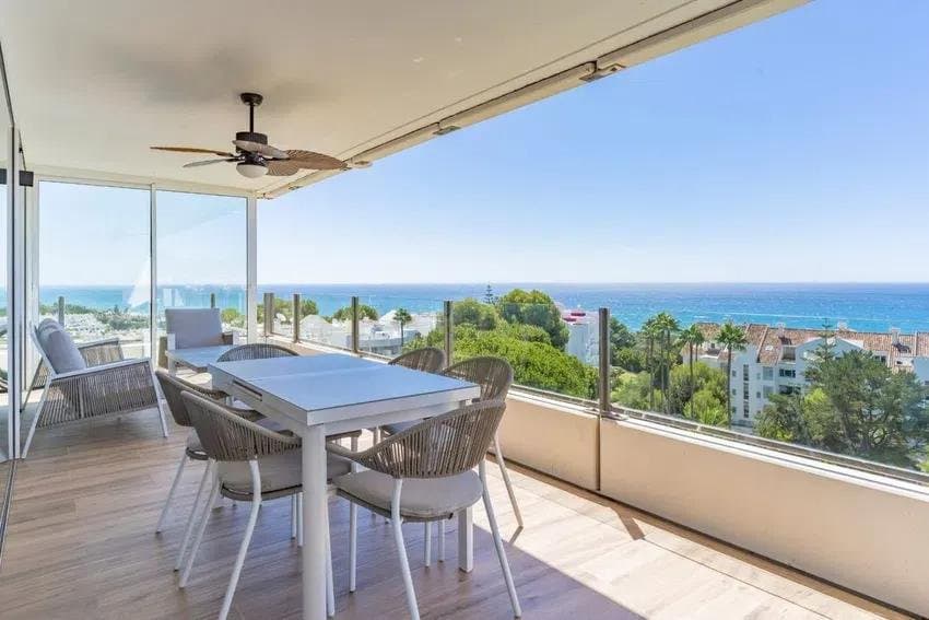 Middle Floor Apartment in Marbella — photo 1 of 10